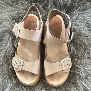 Bryr Tan Sandals with Adjustable Straps and Contoured Footbed
